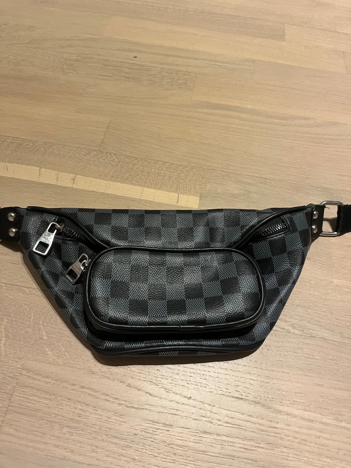 En ruttig axelväska 