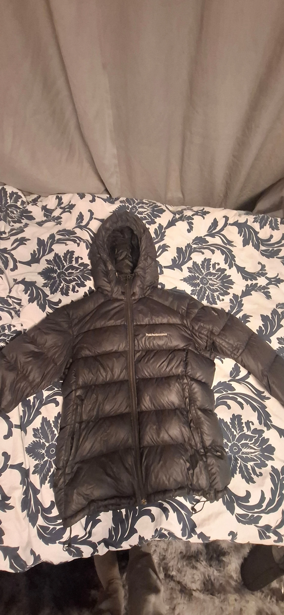 Svart Peak Performance dunjacka - 1