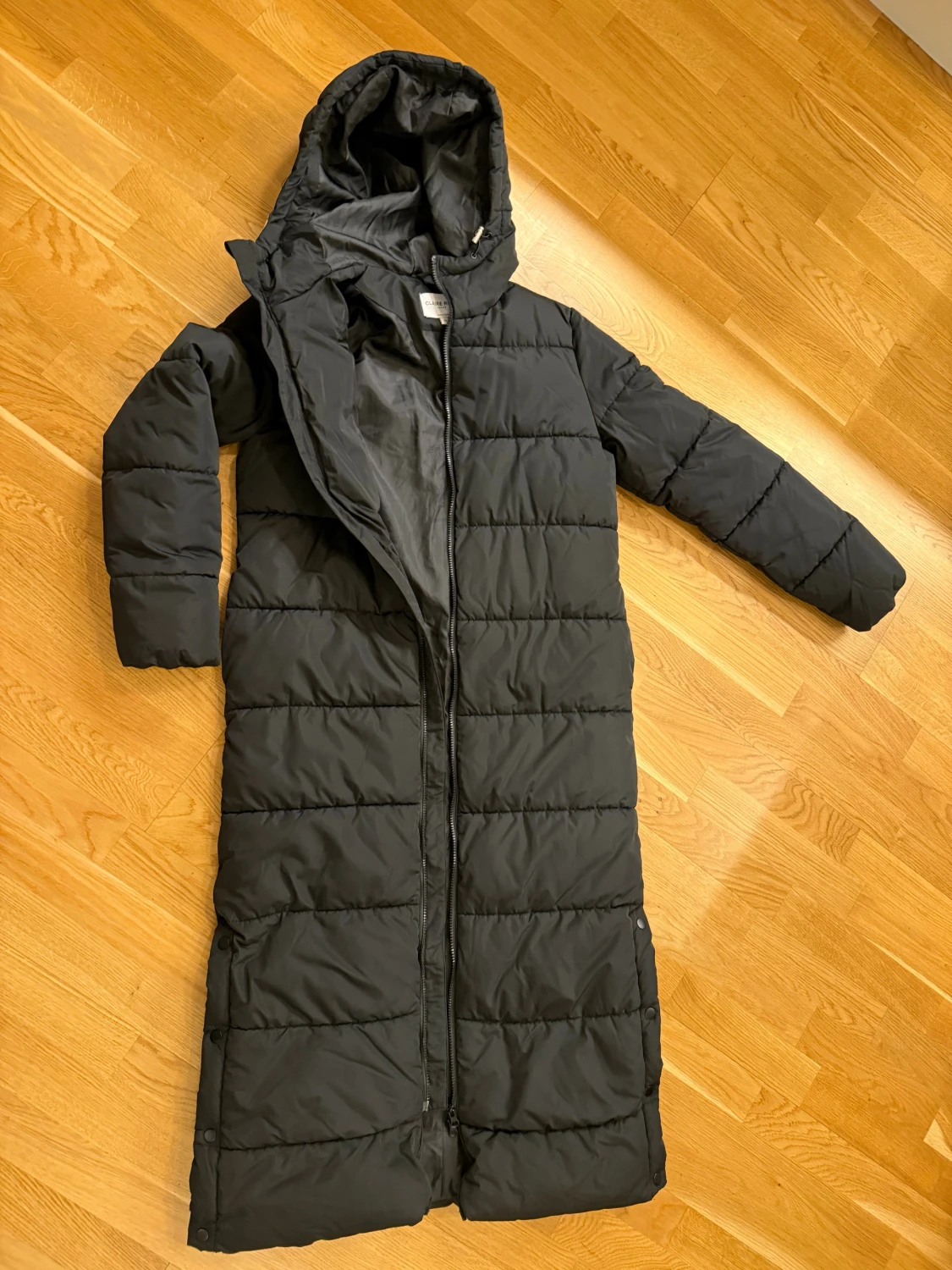 Svart lång pufferjacka med huva - 2