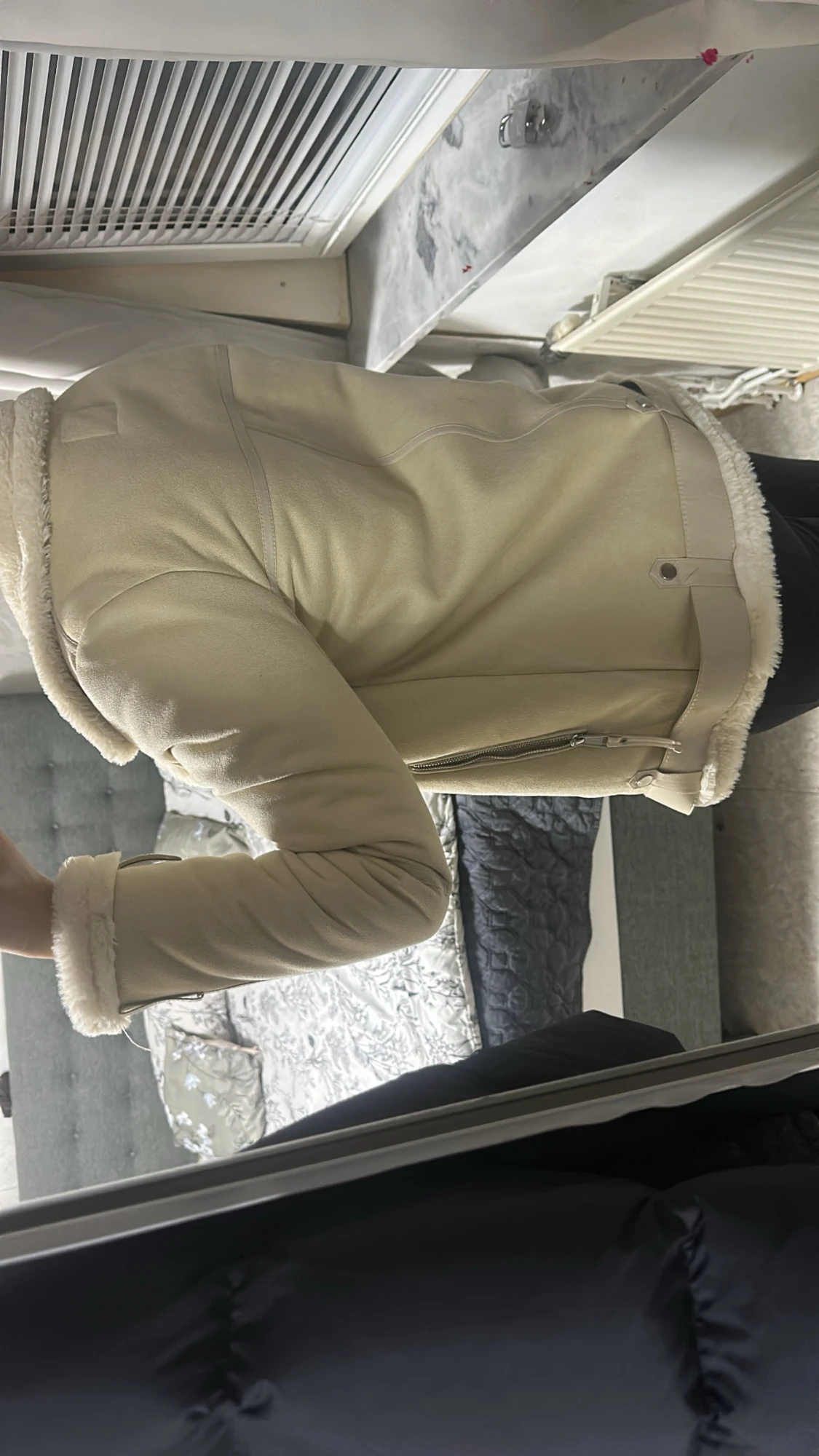 Beige teddyjacka med fuskpäls - 3