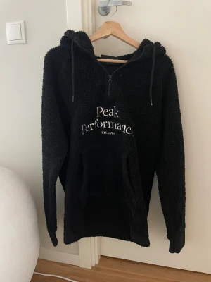 Peak Performance tröja - Peak performance tröja i teddy/fleece material, storlek L mycket bra skick! 