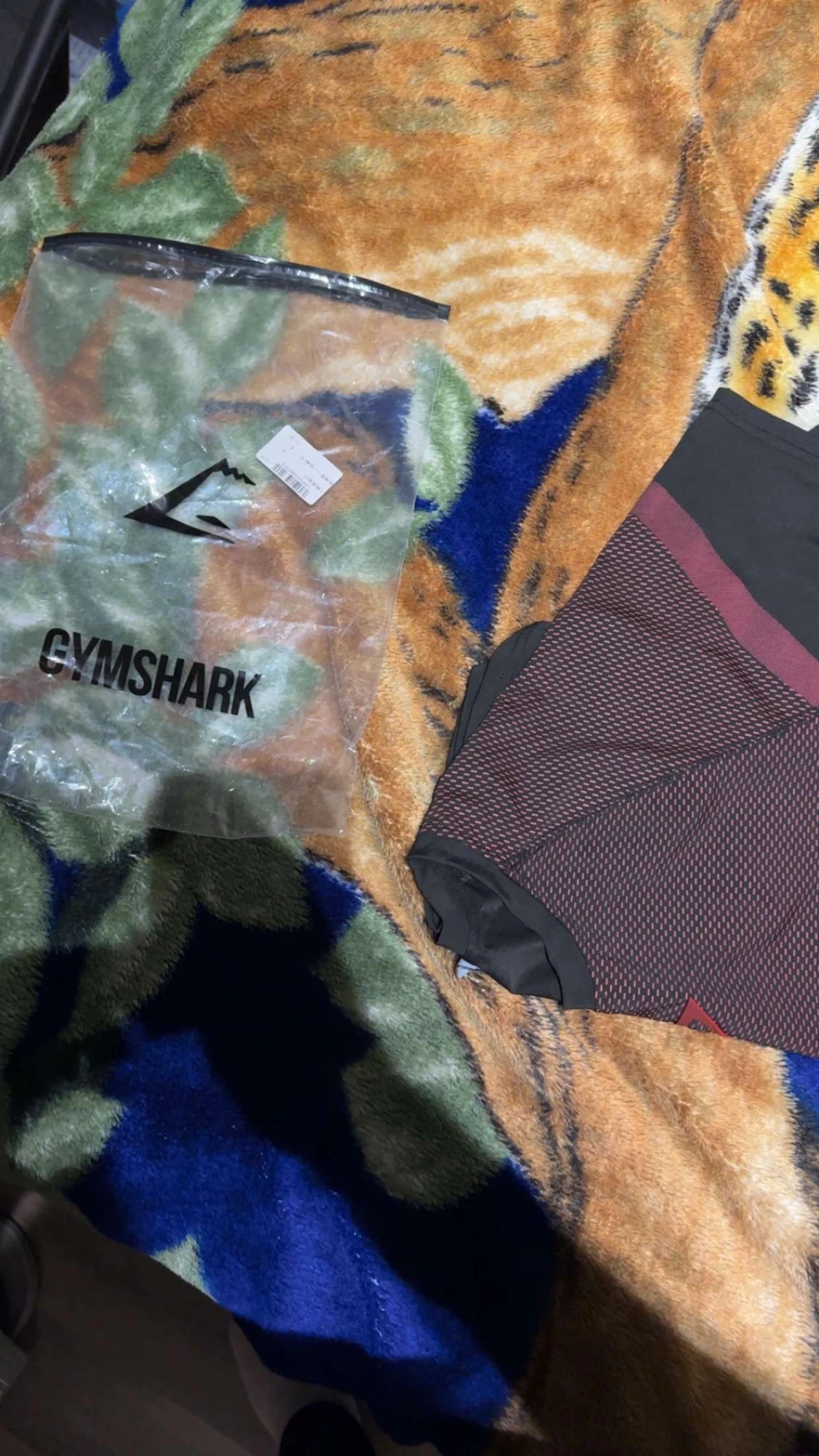 Svart och vinröd Gymshark t-shirt - 2