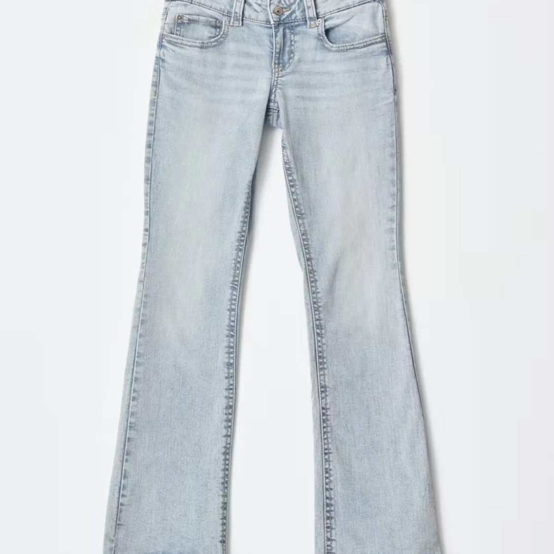 Ljusblåa jeans från Gina  - 3