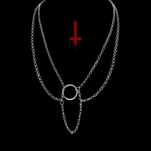 Halsband ⚔️ - Edgy alternativt kedjehalsband! 🗡️🤍I oanvänt skick och väldigt lättviktig ✨Kedjelängd: 14-22cm 📏Jag skickar även med ett matchande kedjearmband som gratis gåva vid köp (se bild 4)😌Köp nu 💌