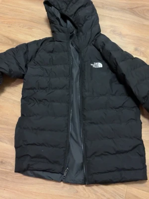 North face jacka - Har en till annons med samma jacka. Den här är med fri frakt.