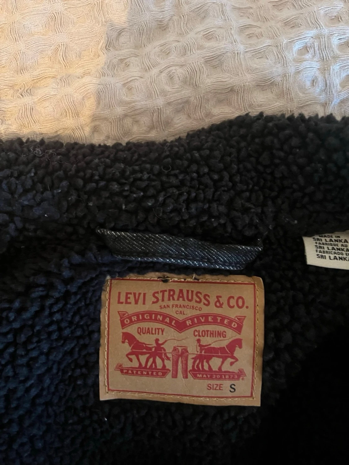 Svart jeansjacka med teddyfodring från Levi's - 2