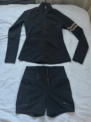 Träningsätt - Helt nyinköpta Nike träningsshorts, köpta på stadium för 700kr, endast testade. Stronger träningslångärmad. Båda i strl. M. 