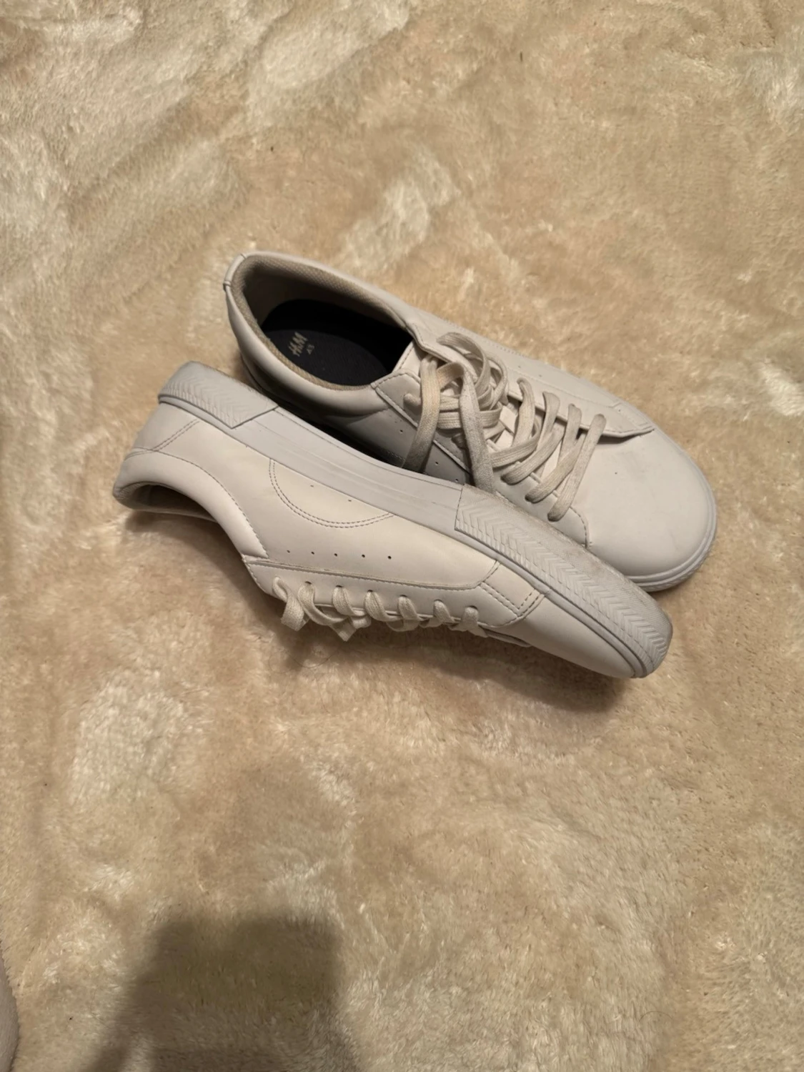 Vita sneakers från H&M, storlek 43 - 1