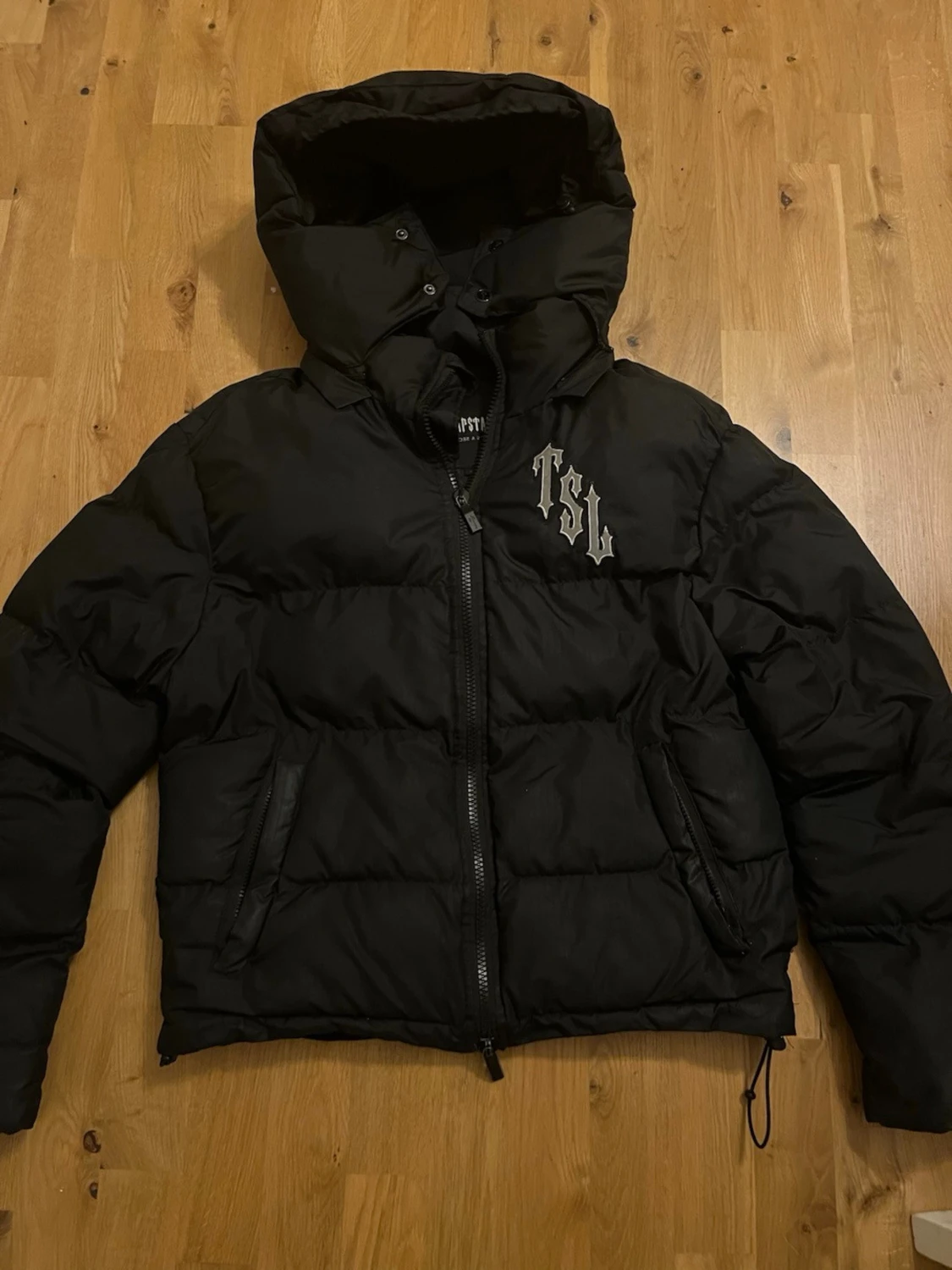 Svart pufferjacka från Trapstar