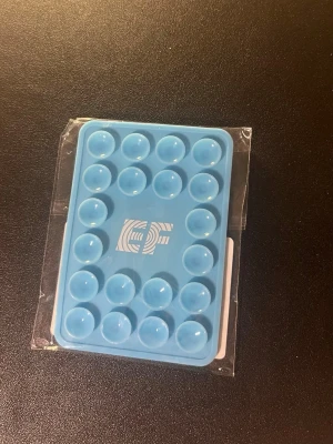 Sugpropp till mobilskal - 1 st sugpropp till mobilskal, tjockare och har klister på baksidan 💕