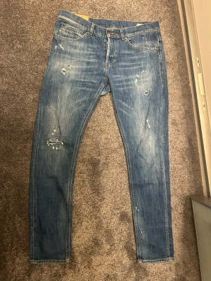 Dondup jeans George  - Stilens dondups i storkel 34 passar 33, mycket bea skick. Pris går alltid att diskutera!