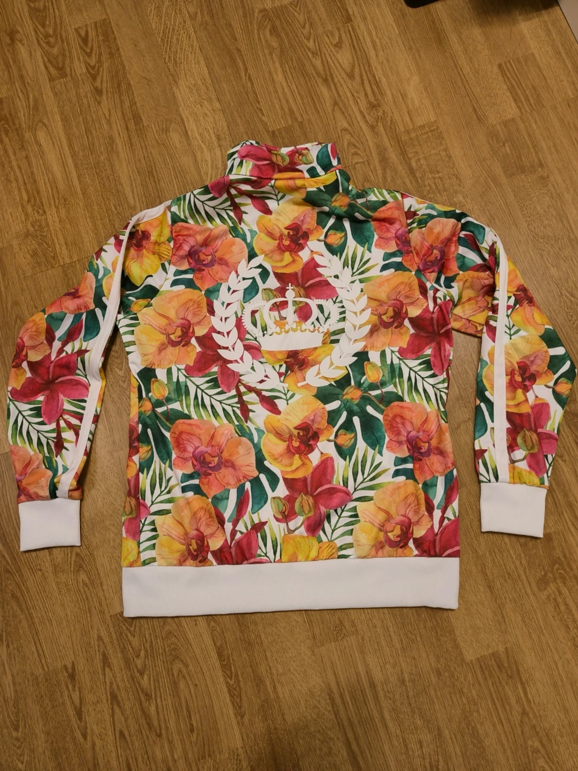 Blommig ziptröja från Tindra