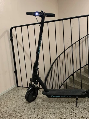 Nirox s250 FLEX LONG RANGE - Bra el scooter funkar perfekt använder den inte längre så dags att sälja allt fungerar först till kvarn .
