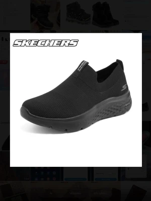 Svarta slip-on sneakers från Skechers - Helt ny oanvänd Skor Sneakers Original, storlek 42.  Säljer ett par svarta slip-on sneakers från Skechers med stickad ovandel i syntetmaterial. Skorna har en platt sula och rund tå, perfekt för dig som gillar enkel och sportig stil. Diskret Skechers-logga på sidan och dragflik vid öppningen.