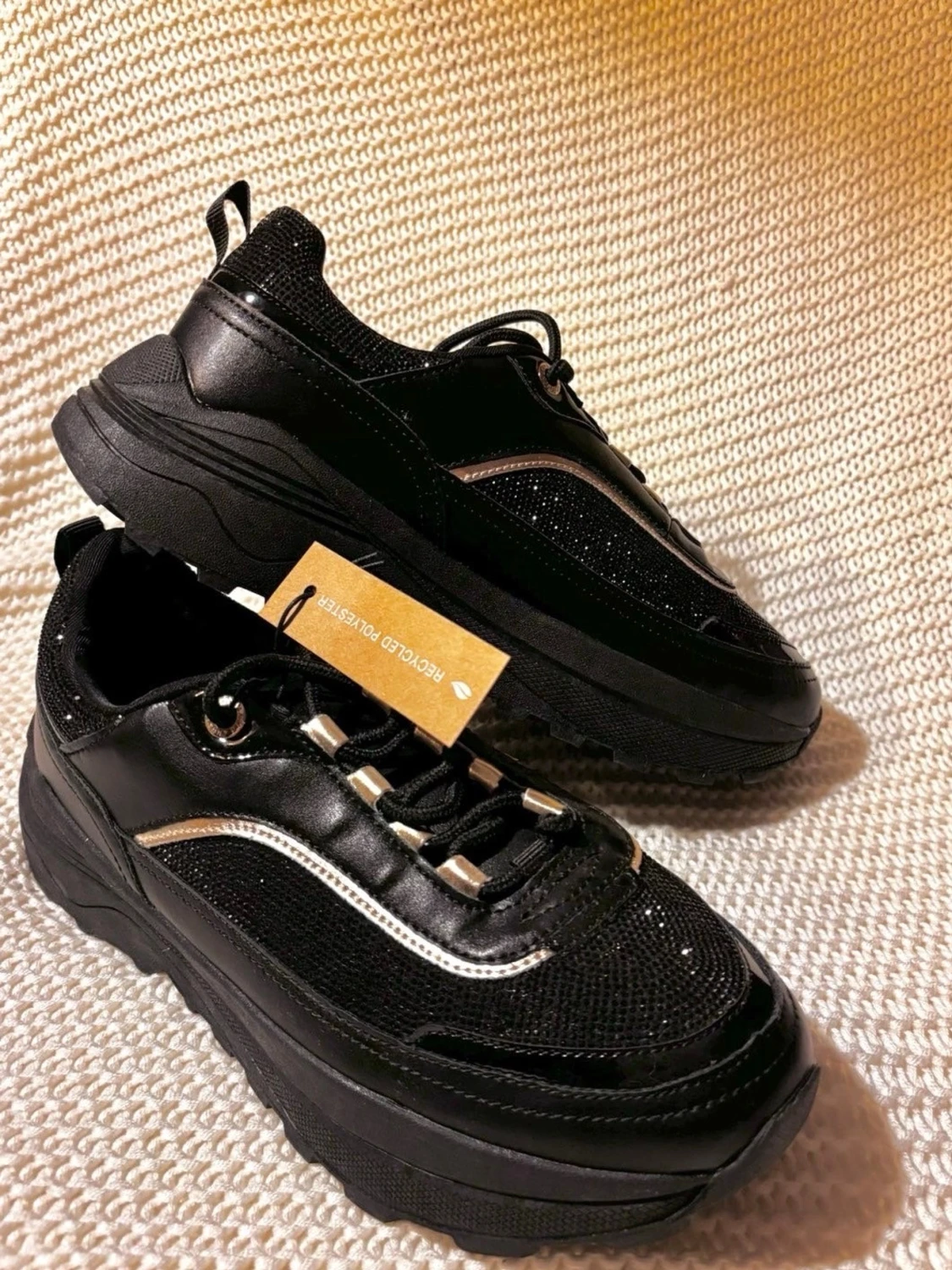 Svarta sneakers med silverdetaljer