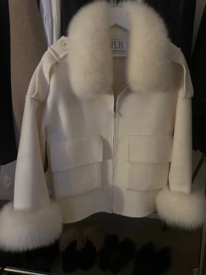 Jacka  - Jättefin helt ny från fur Stockholm 