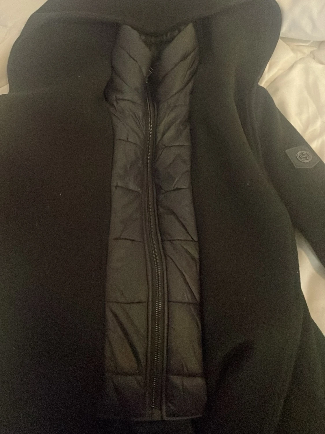 Svart kappa från Hollies med huva - 2