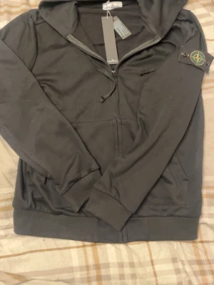 Stone island hoodie - Storlek m helt ny skriv vid frågor