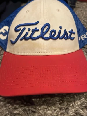 Titleist keps (sliten)  - Väll använd titleist keps i en ovanlig färg 