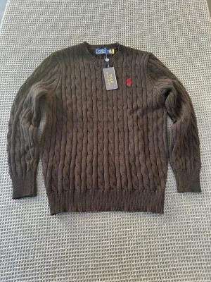 Svart stickad tröja av Polo Ralph Lauren - En svart stickad tröja av Ralph Lauren.                           Storlek M men passar även S.                                           Helt ny med prislapp