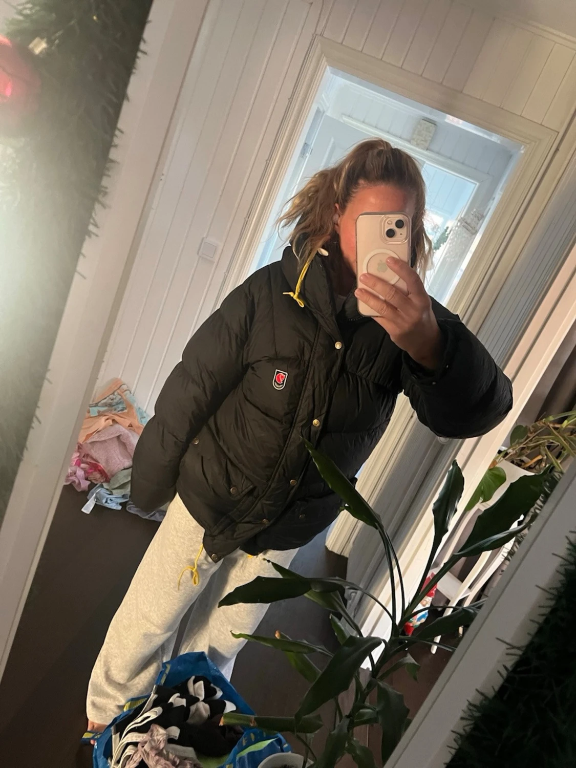 Svart dunjacka från Fjällräven