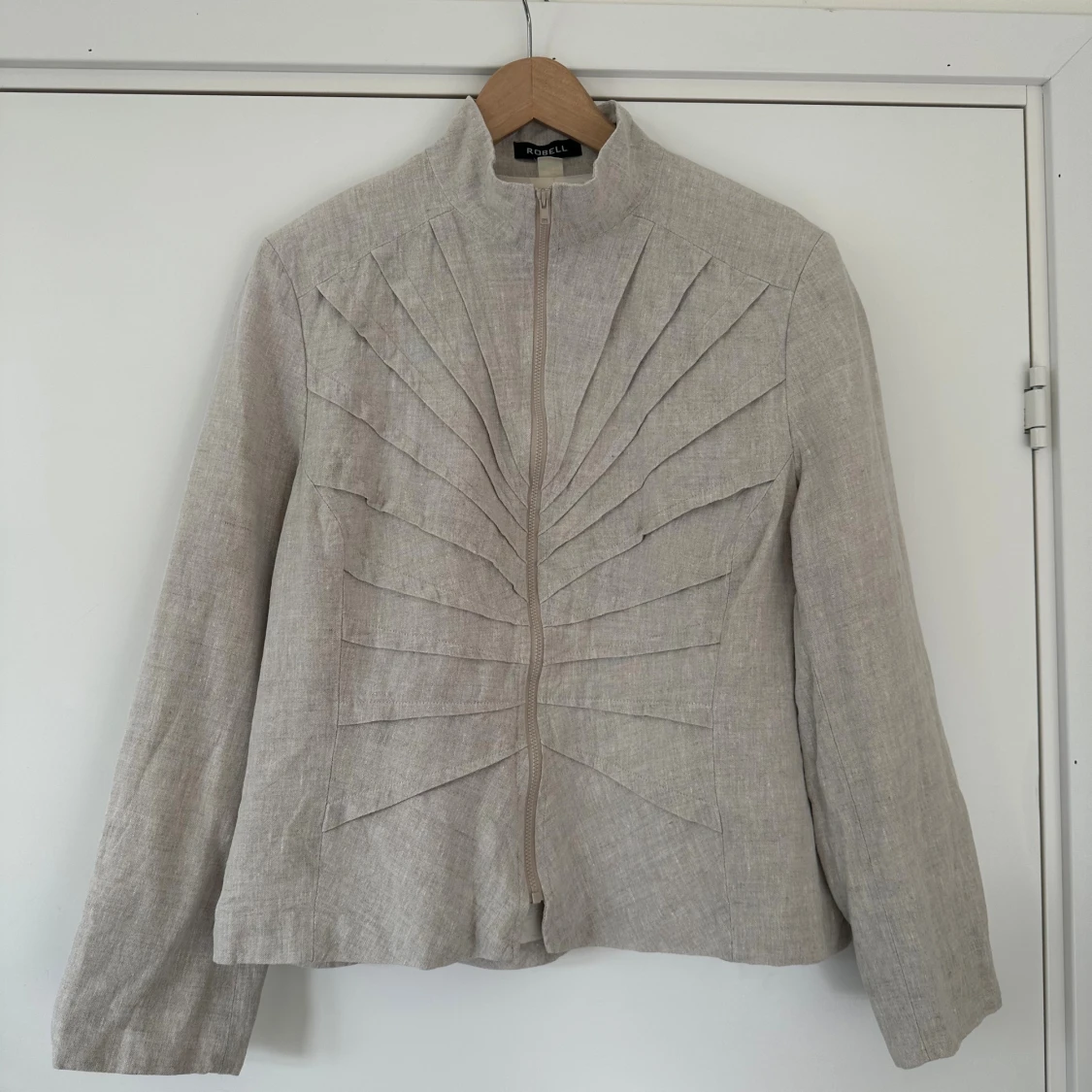 Beige linnéjacka från Robell