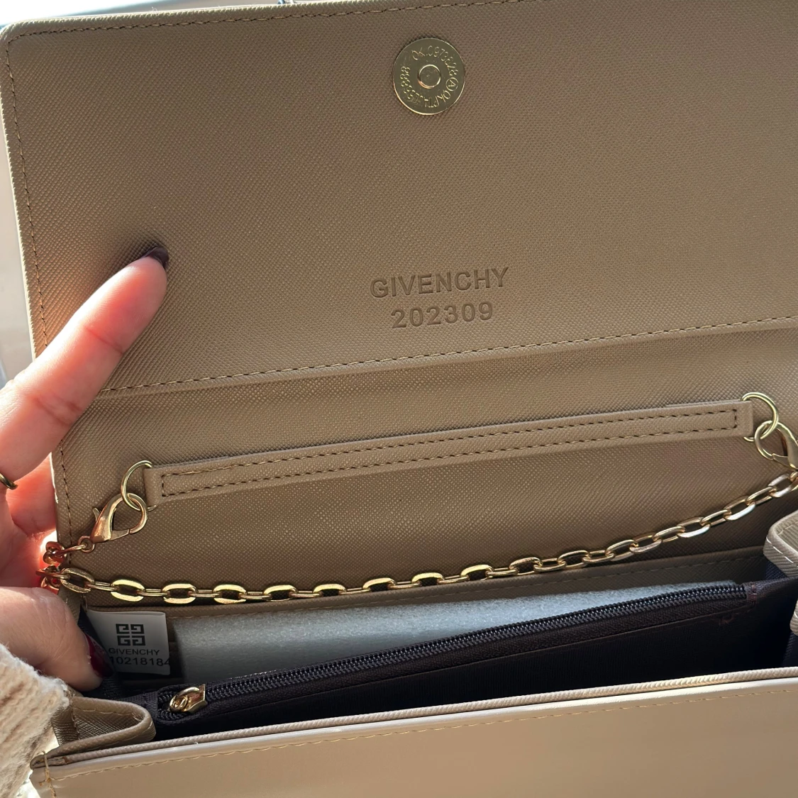 Givebxhy Wallet and lipstick set - 4