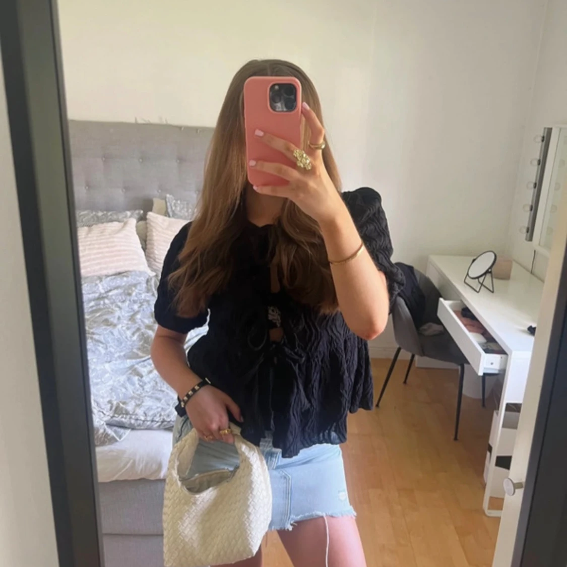 Svart blus med snörning från Glamorous - 1