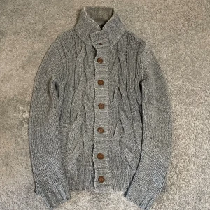 Fodrad Cardigan - Tja, säljer nu en fodrad cardigan i storlek S för endast 599. Priset är ej hugget i stin och skriv i dm vid funderingar! 🙌