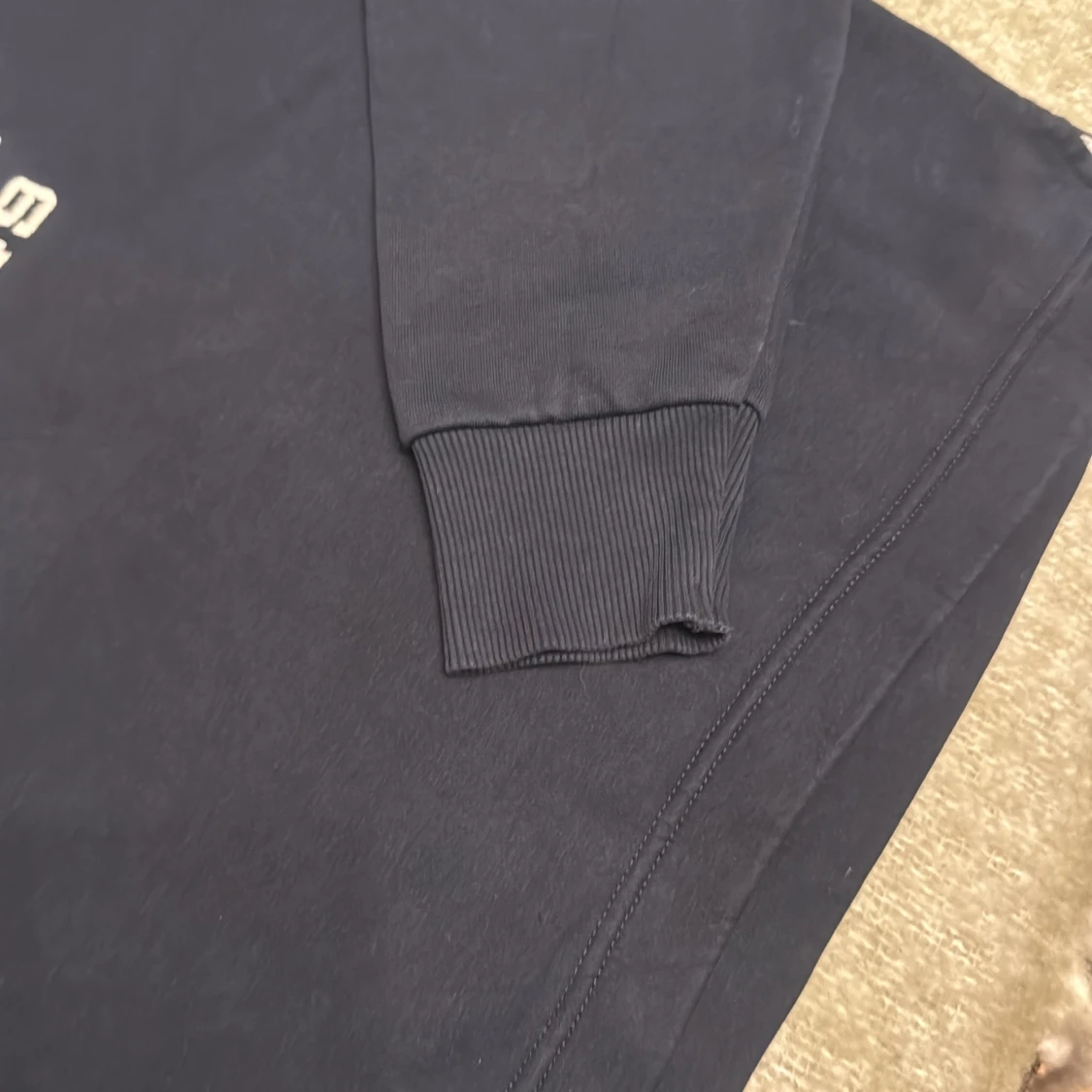 Marinblå hoodie från GANT - 2