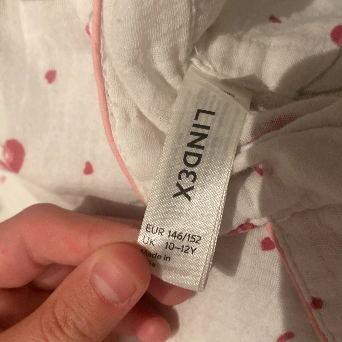 Mysig pyjamas med körsbär på - 2