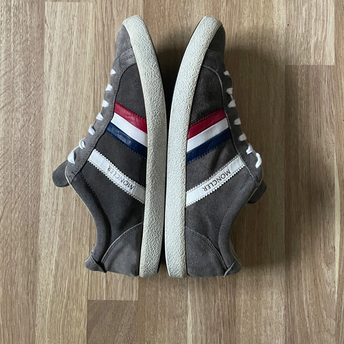 Moncler skor i grå mocka - 2