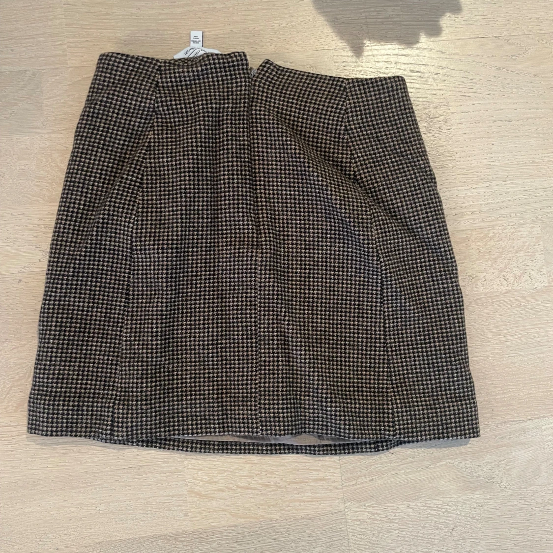 Rutig brun minikjol från Aéryne - 1