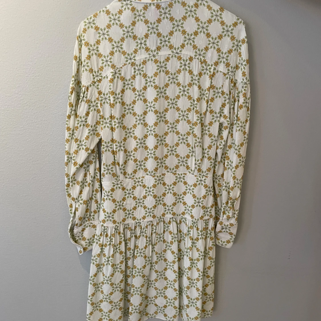 Blommig kortklänning från Sandro Paris - 1