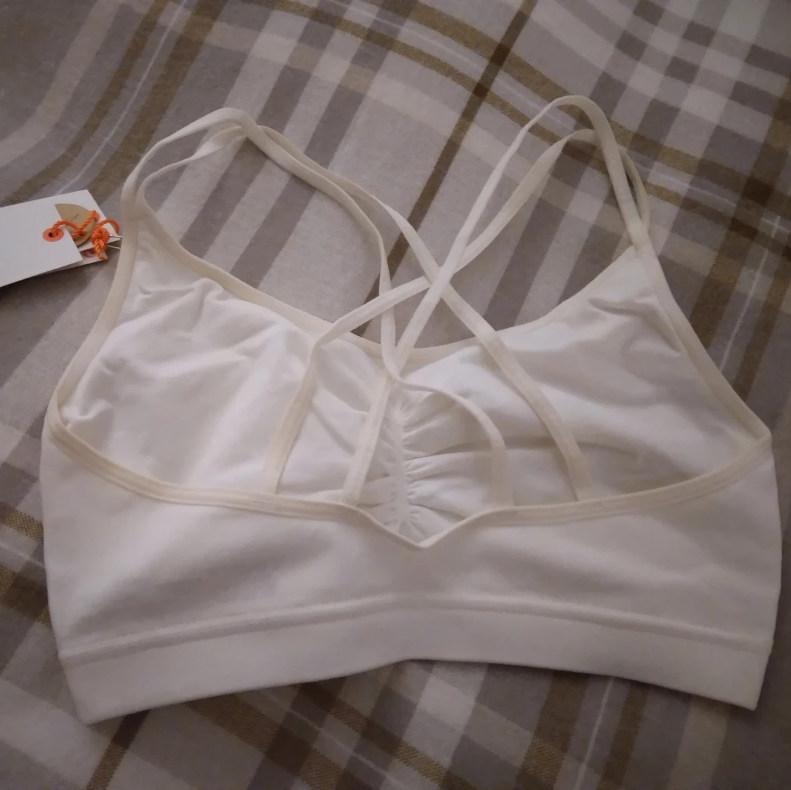 HELT NY OANVÄND vit sporttopp med korsade axelband Lindex, Strlk ca 34-36. - 1