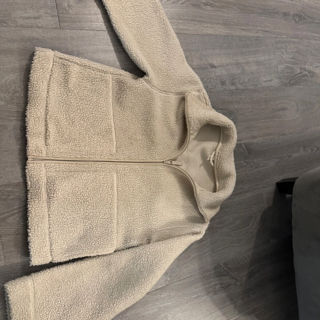 Beige teddyjacka med dragkedja - 1