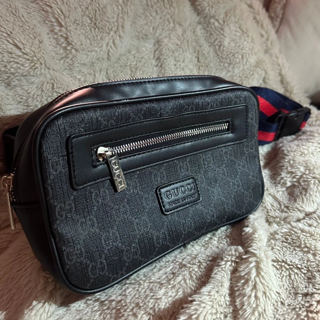 Svart axelväska från Gucci