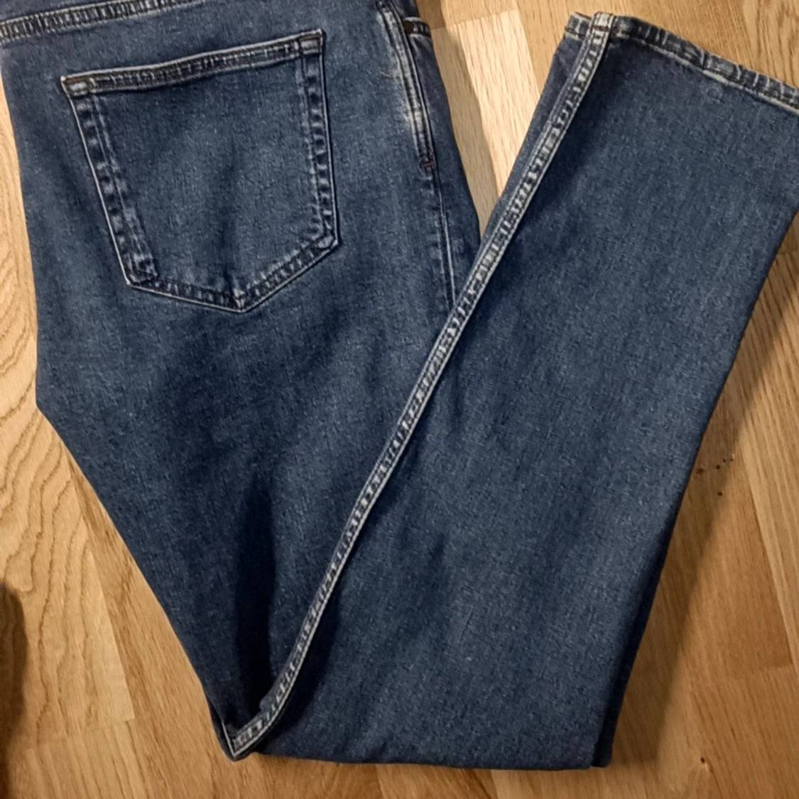 Helt nya  MNG Essentials jeans köptes för 1899 kr  - 1