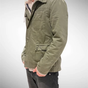 Overshirt/field jacket - Tvärrrrfet Overshirt/fieldjacket i stl M men passar också L (Jag har L).  Svin snygg jacka för vår/höst. Helt klart en av de bättre overshirtsen på marknaden. Hör av dig vid fler frågor!