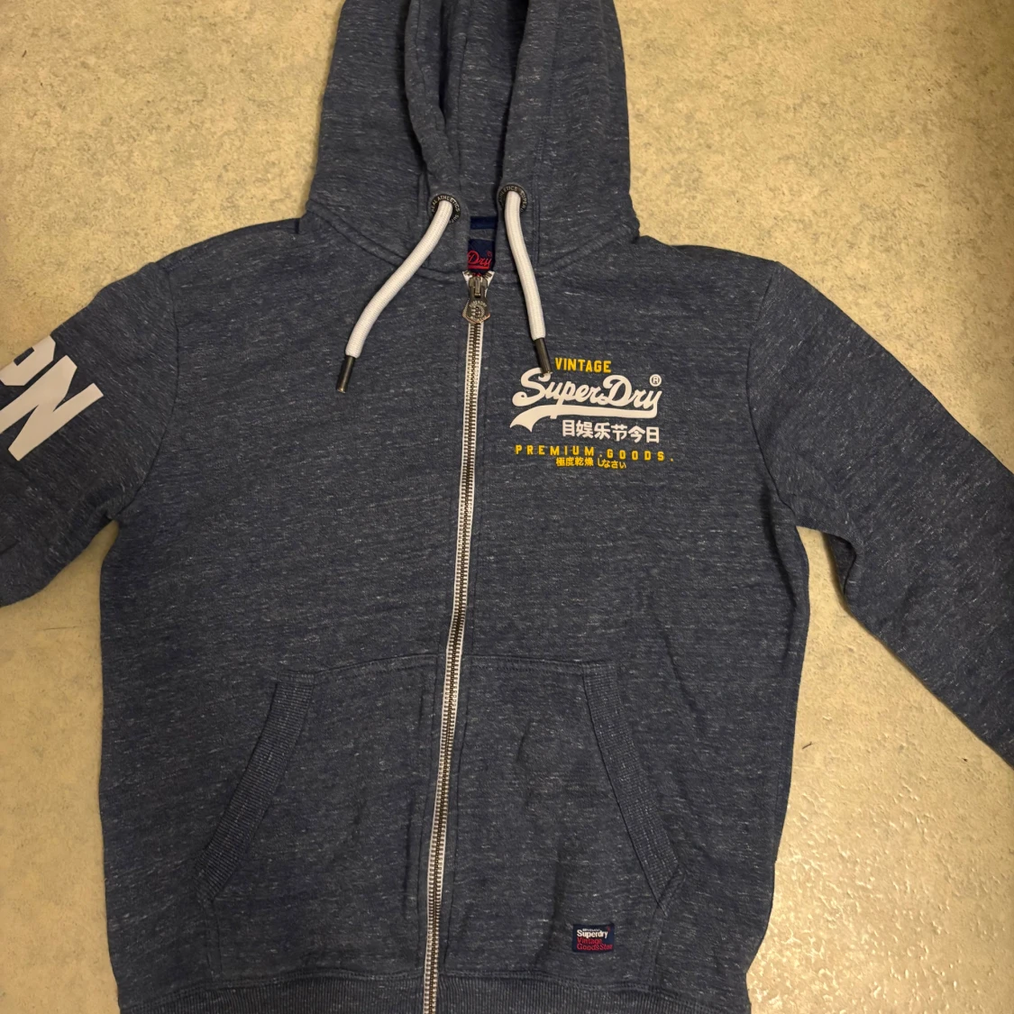 Blå Superdry hoodie med tryck