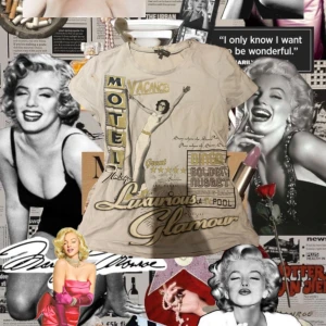 Beige t-shirt med vintage tryck - Säljer en beige t-shirt från Bik Bok med coolt vintage-inspirerat tryck i guld och svart. Motivet har text som 'Motel', 'Luxurious Glamour' och retro grafik. T-shirten har rund hals och korta ärmar, perfekt för dig som gillar unik streetstyle.