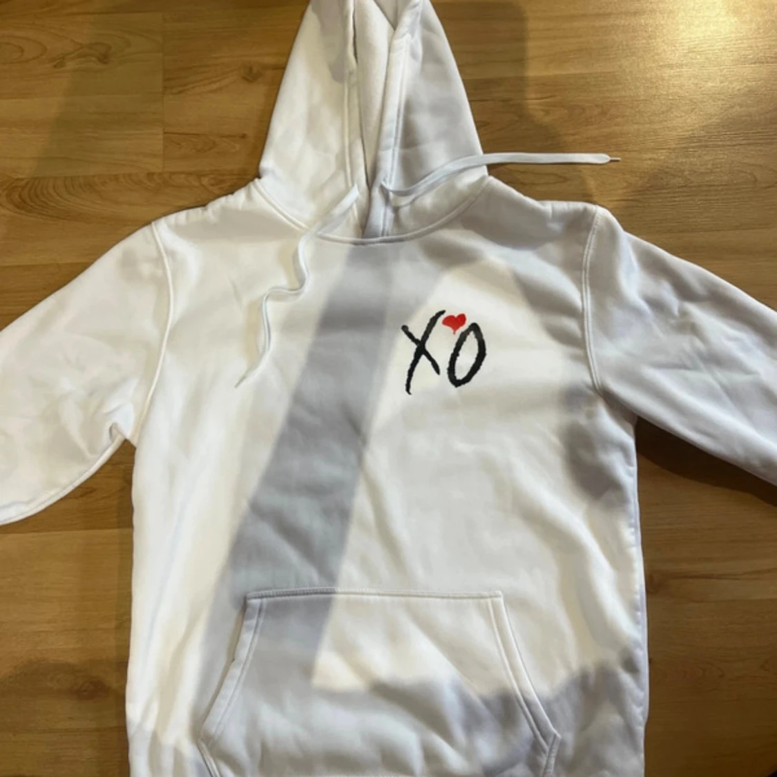 Vit The Weeknd hoodie med tryck