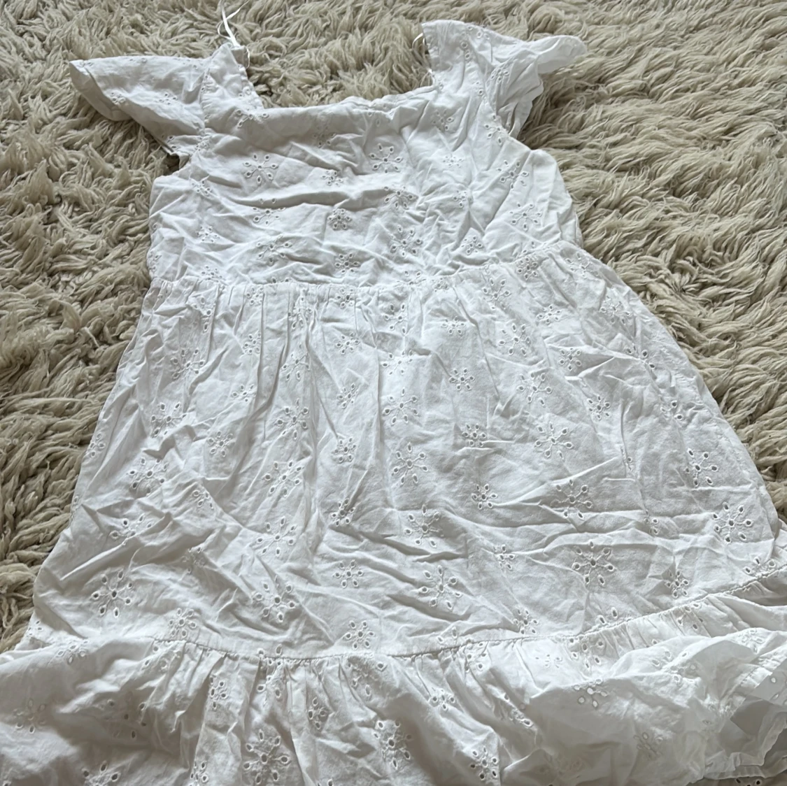 Vit broderad sommarklänning H&M