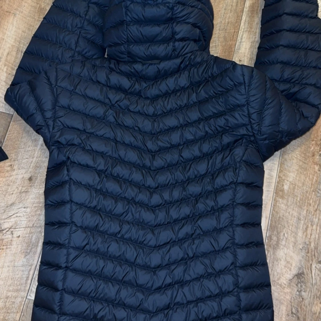 Mörkblå dunjacka Peak Performance - 90