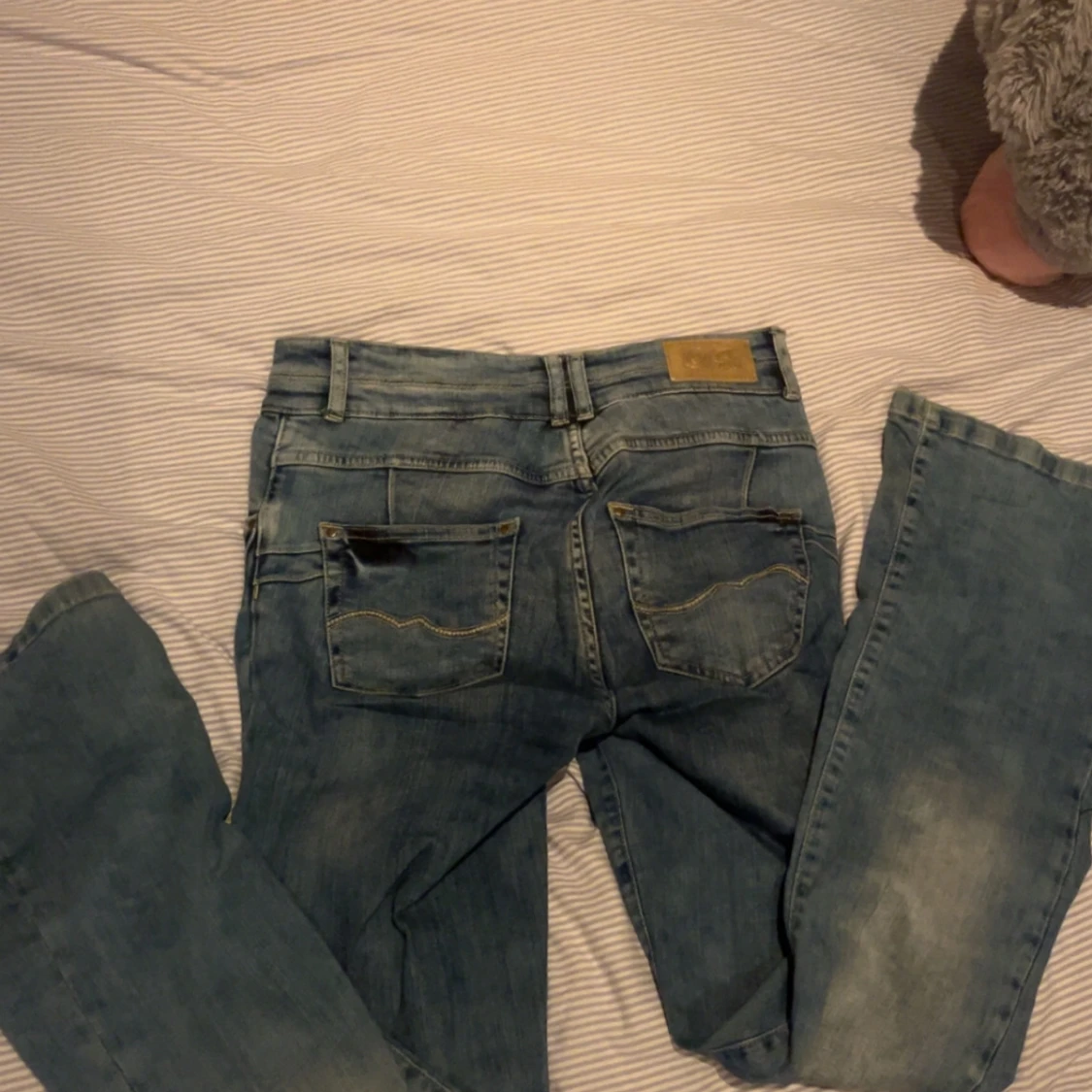 Blå bootcut jeans  - 3