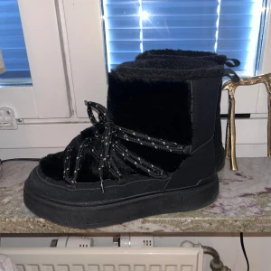 Vinterskor  - Vinterksor inköpta detta år som endast är använda 3 gånger i storlek 38/39. 280kr