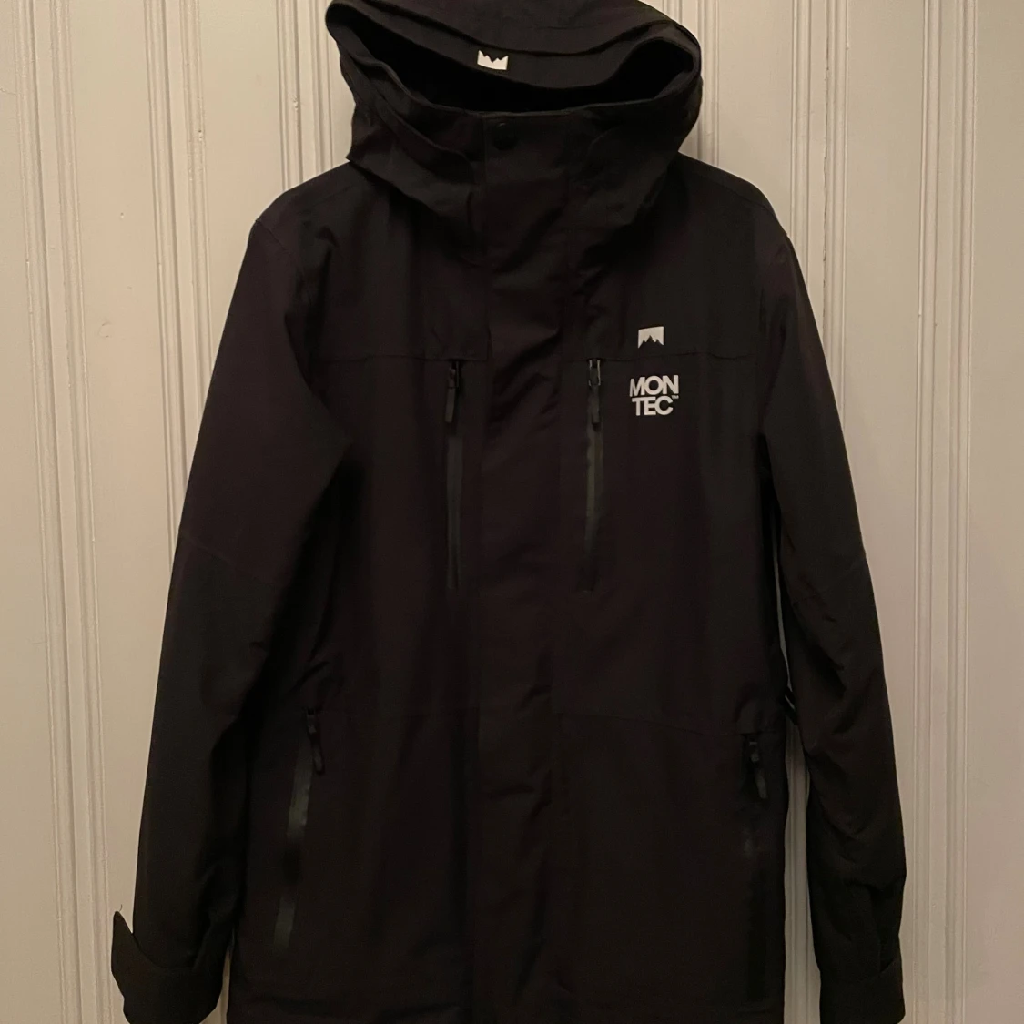 Svart skidjacka Montec