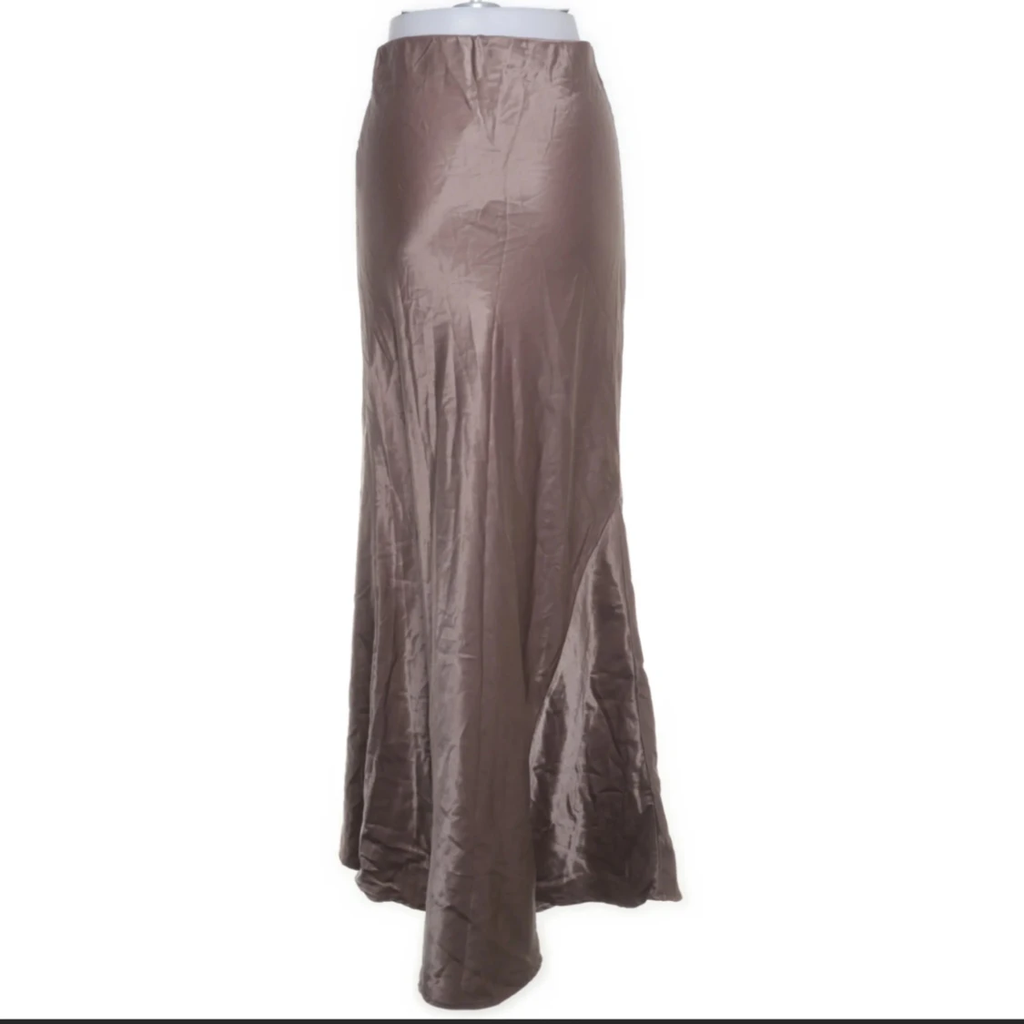 Champagnefärgad långkjol i satin - 1