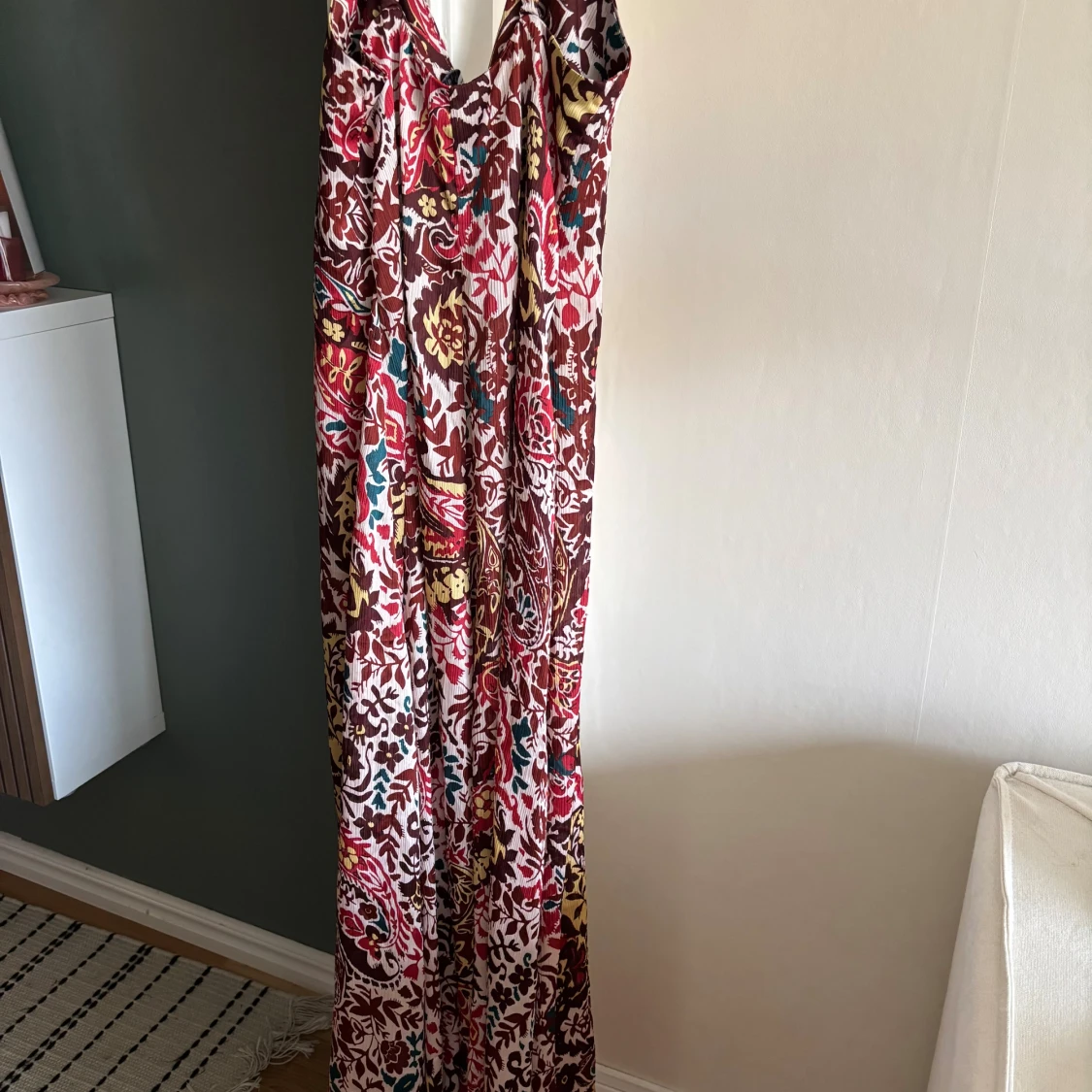 Mönstrad klänning med v-ringning från Zara - 4