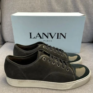 Lanvin skor  - Lanvin i extremt fint skick! Hör av dig vid frågor. Dustbag medföljer 
